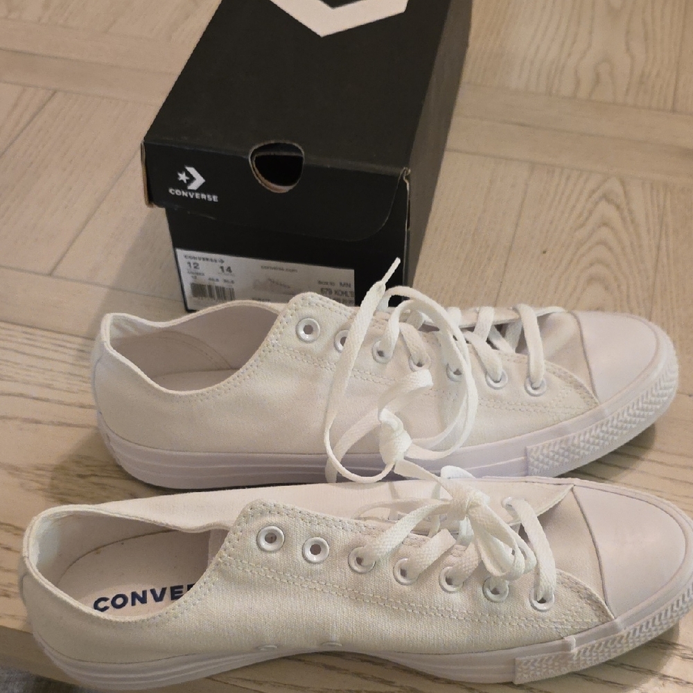 Converse White Low-Top Canvas Shoes 12 men or 14 women new